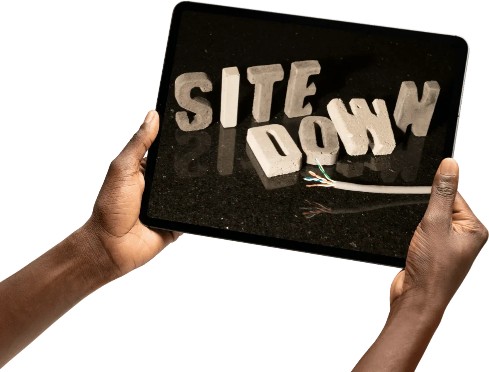 veraltete_website Ein Tablet zeigt den Text "Site down" einer veralteten Website